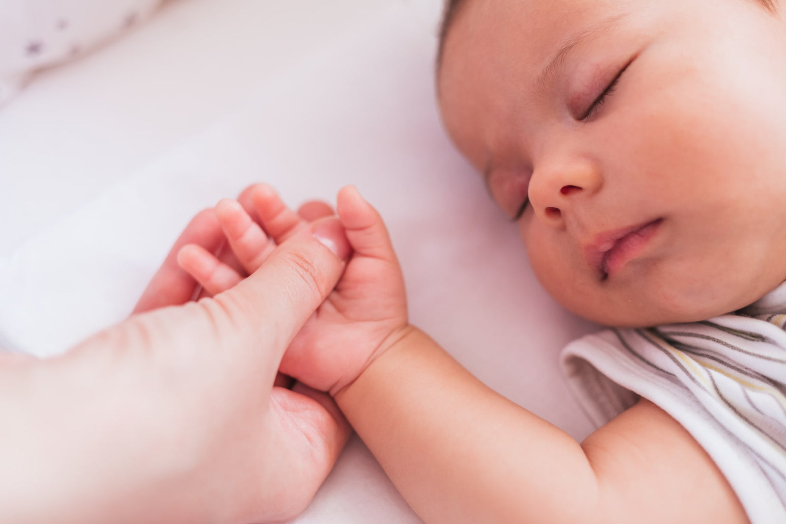 How To Help Your Baby Connect Sleep Cycles at Night - A Beginner’s Guide Hero Image