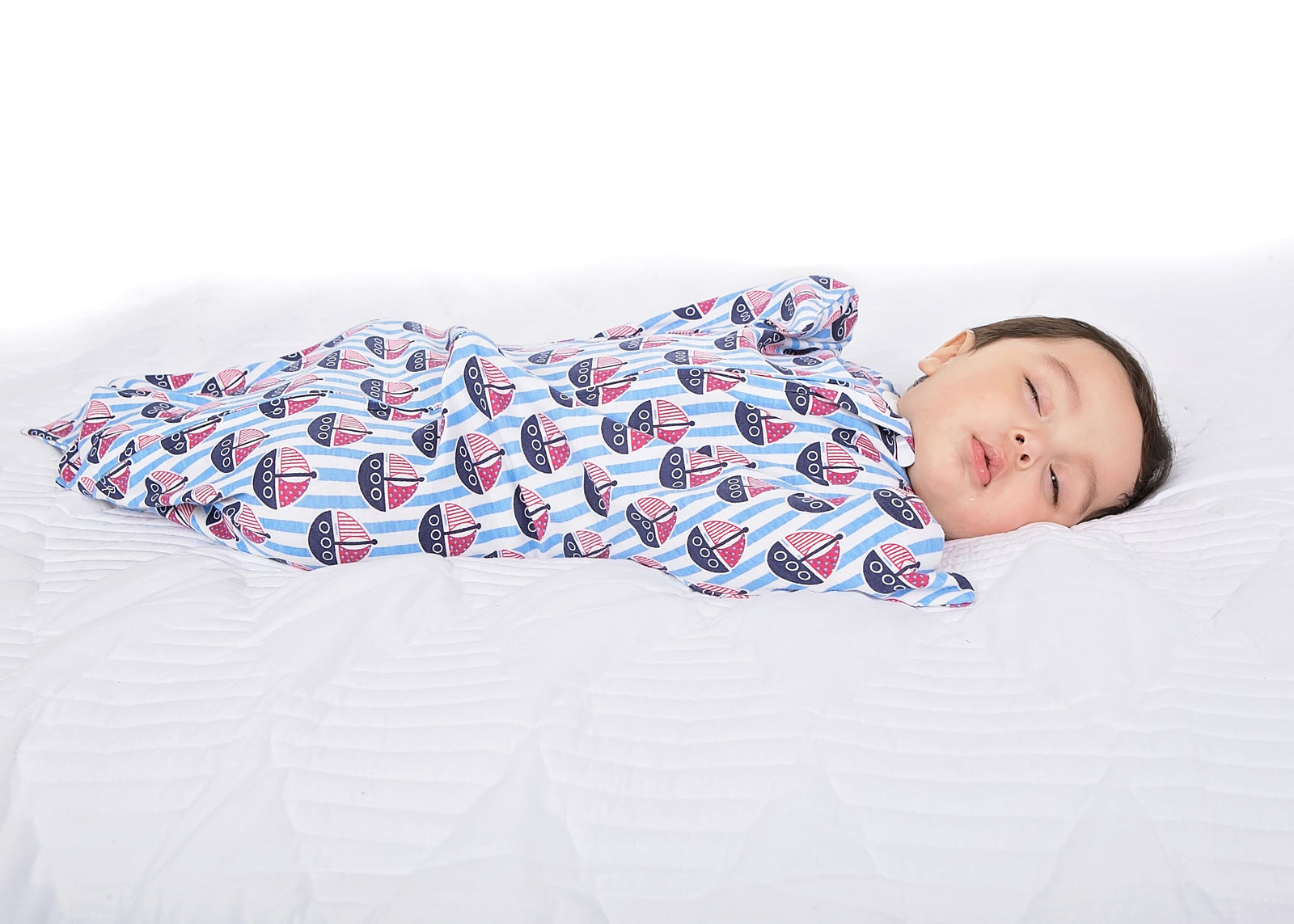 An adorable example of what a sleeping baby should wear to sleep 